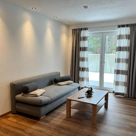 In Near Lifts, Cleaning Included Appartement