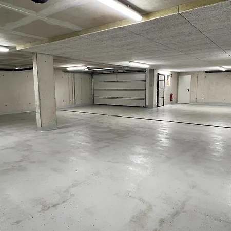 In Near Lifts, Cleaning Included Apartamento