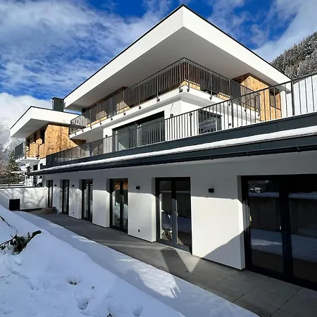 In Near Lifts, Cleaning Included Apartment