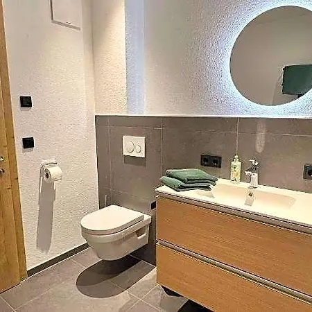 In Near Lifts, Cleaning Included Διαμέρισμα *