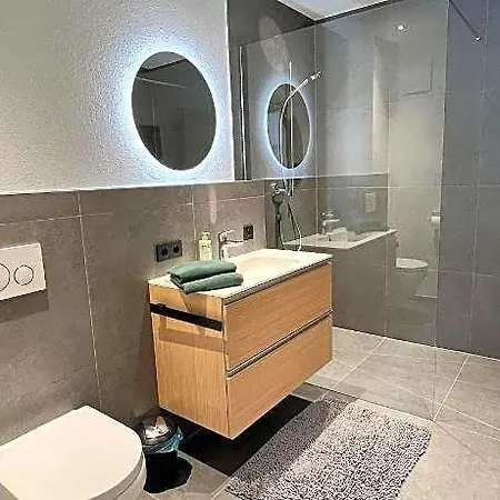 In Near Lifts, Cleaning Included Διαμέρισμα