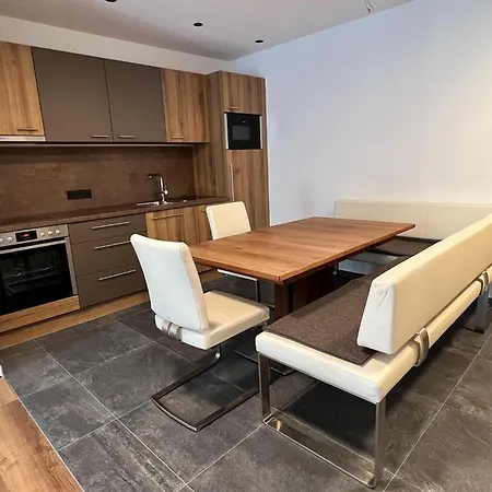 In Near Lifts, Cleaning Included 公寓