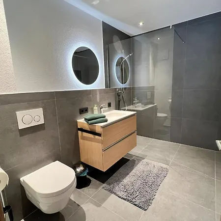 In Near Lifts, Cleaning Included * 索尔登