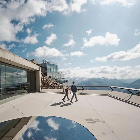 In Near Lifts, Cleaning Included 公寓